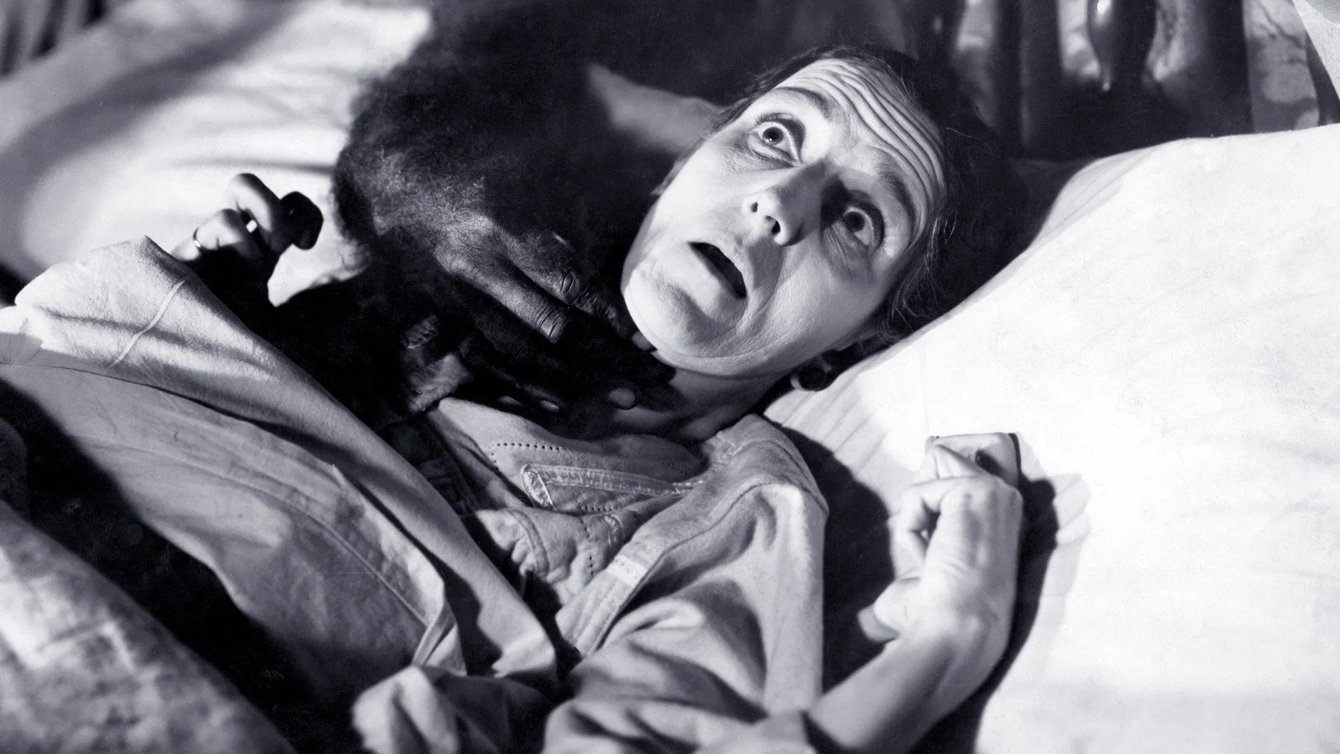 The Monster Walks (1932)