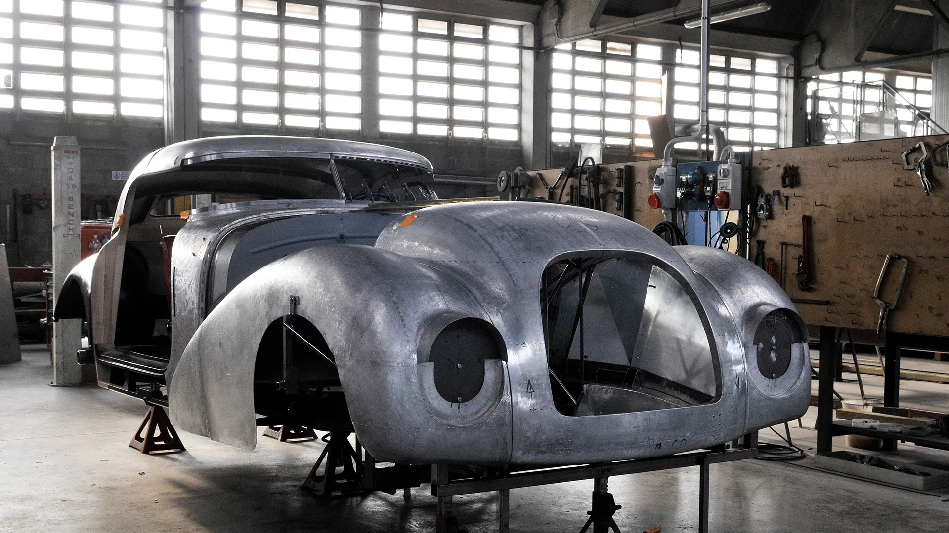 The Streamliner Case - Recreating the Mercedes 540K