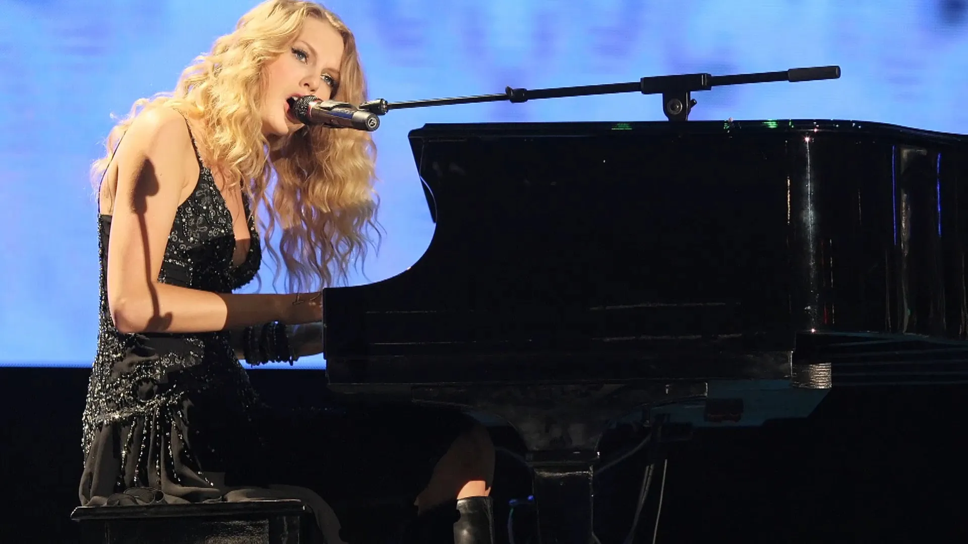Taylor Swift: America's Sweetheart