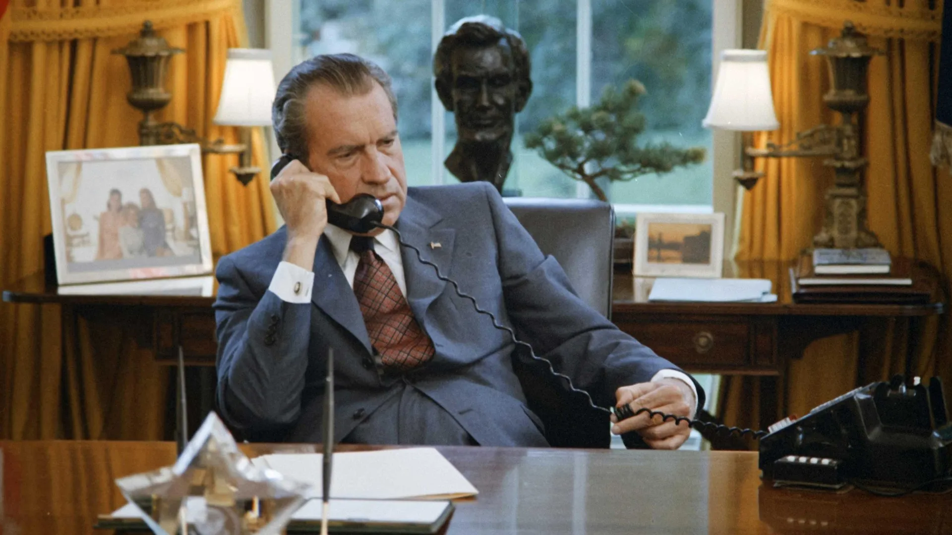 Nixon in the Den