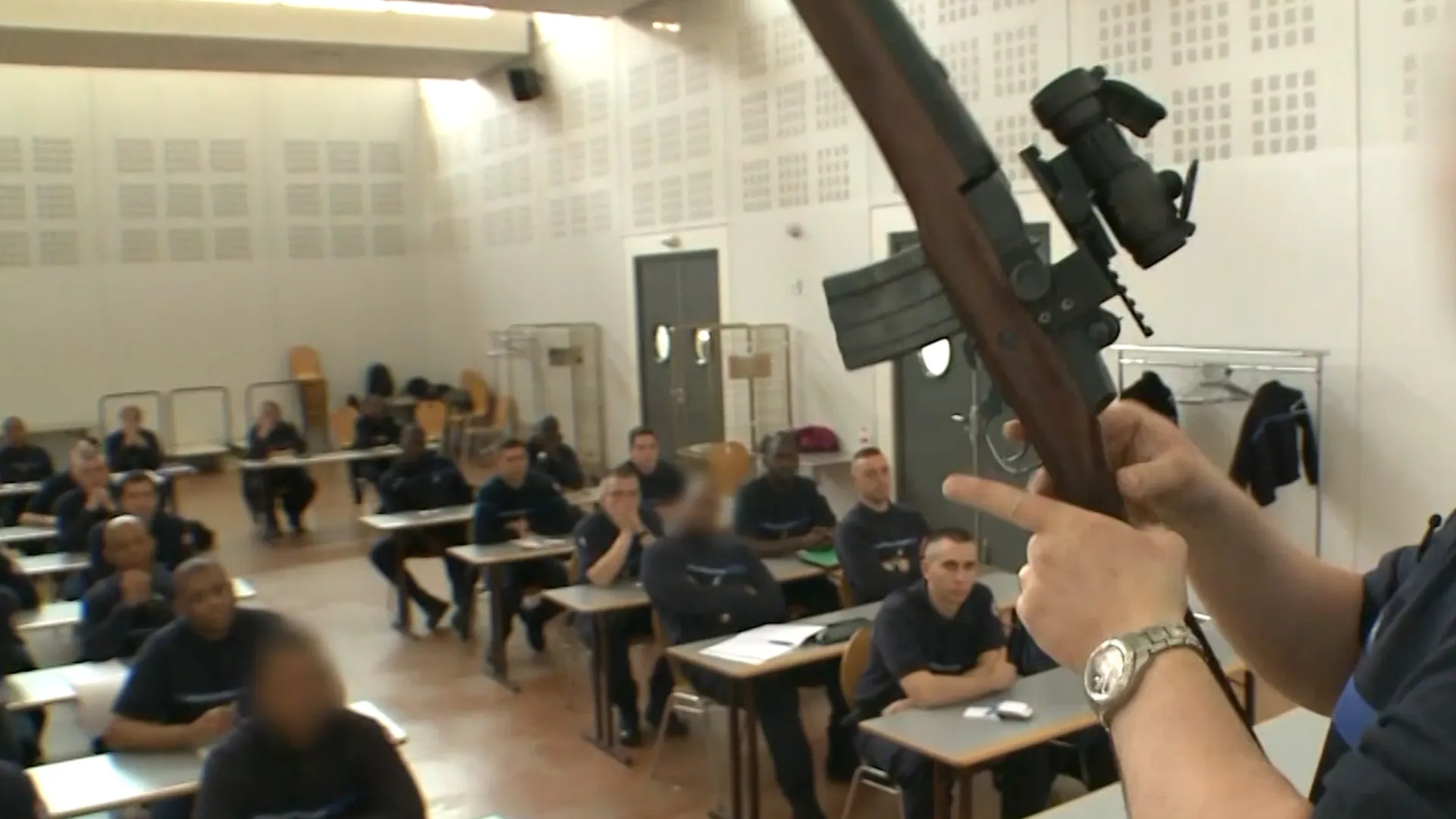 Qui fait la loi en prison ?