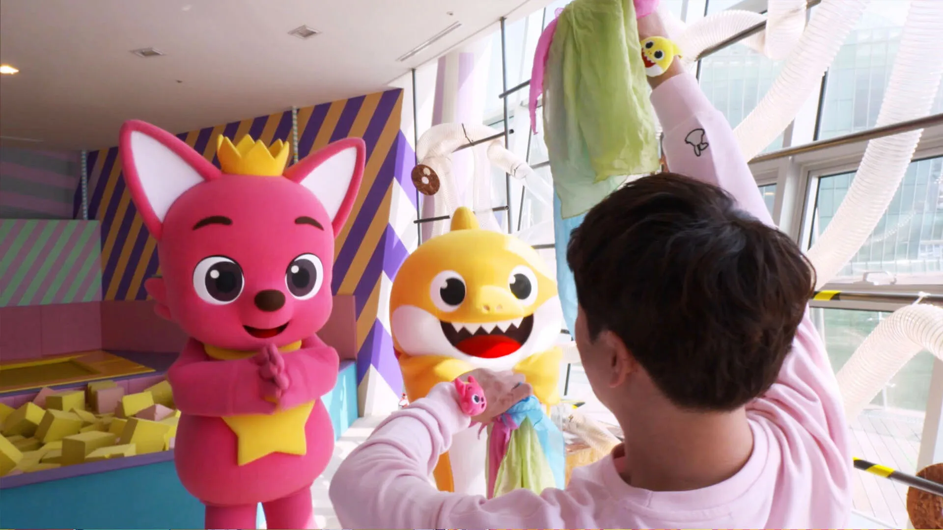 Hang Out With Pinkfong And Baby Shark