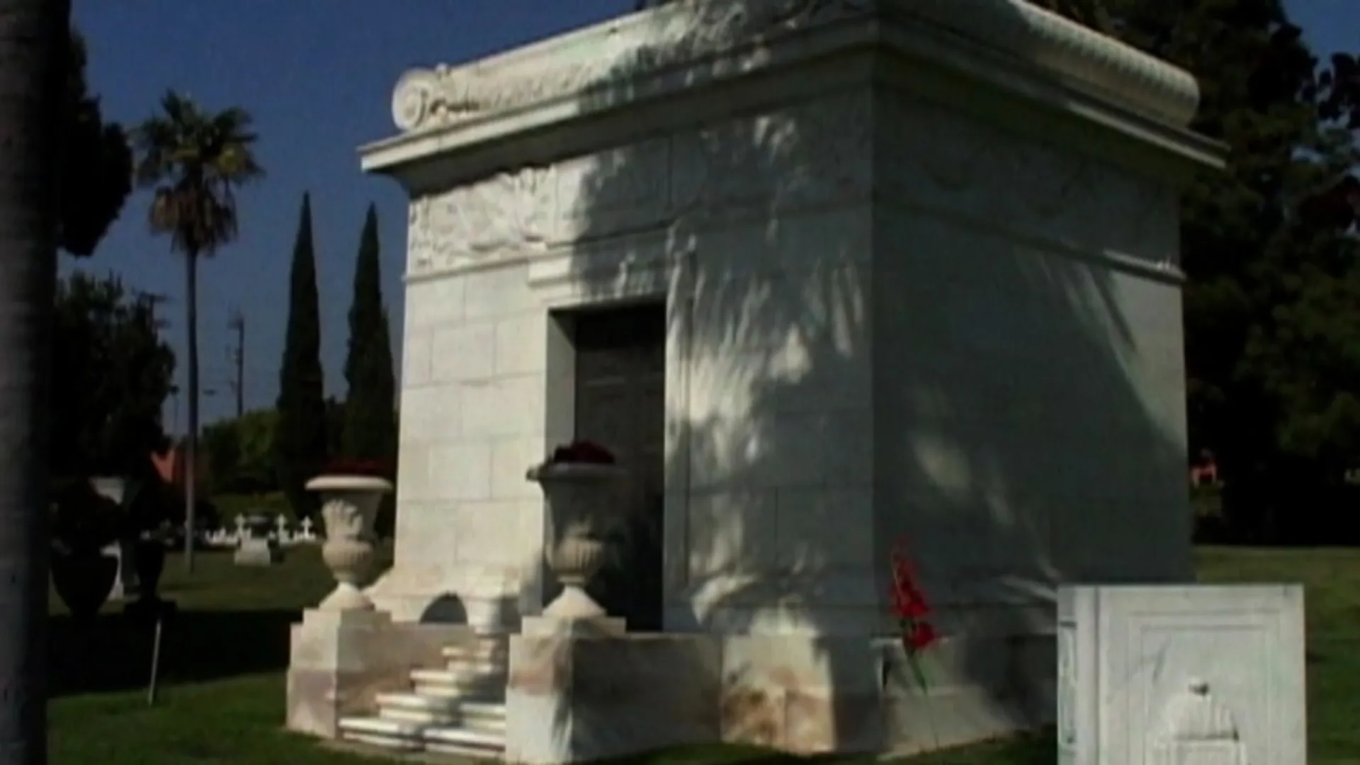 Hollywood Ghosts & Gravesites