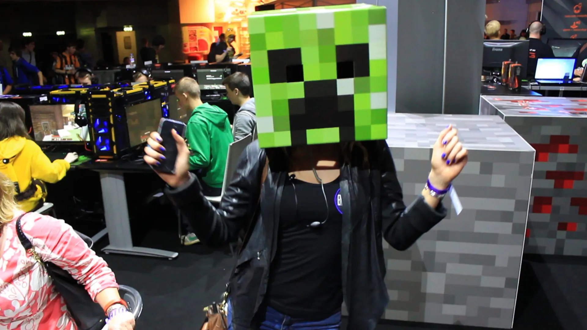 Minecraft: Through the Nether Portal