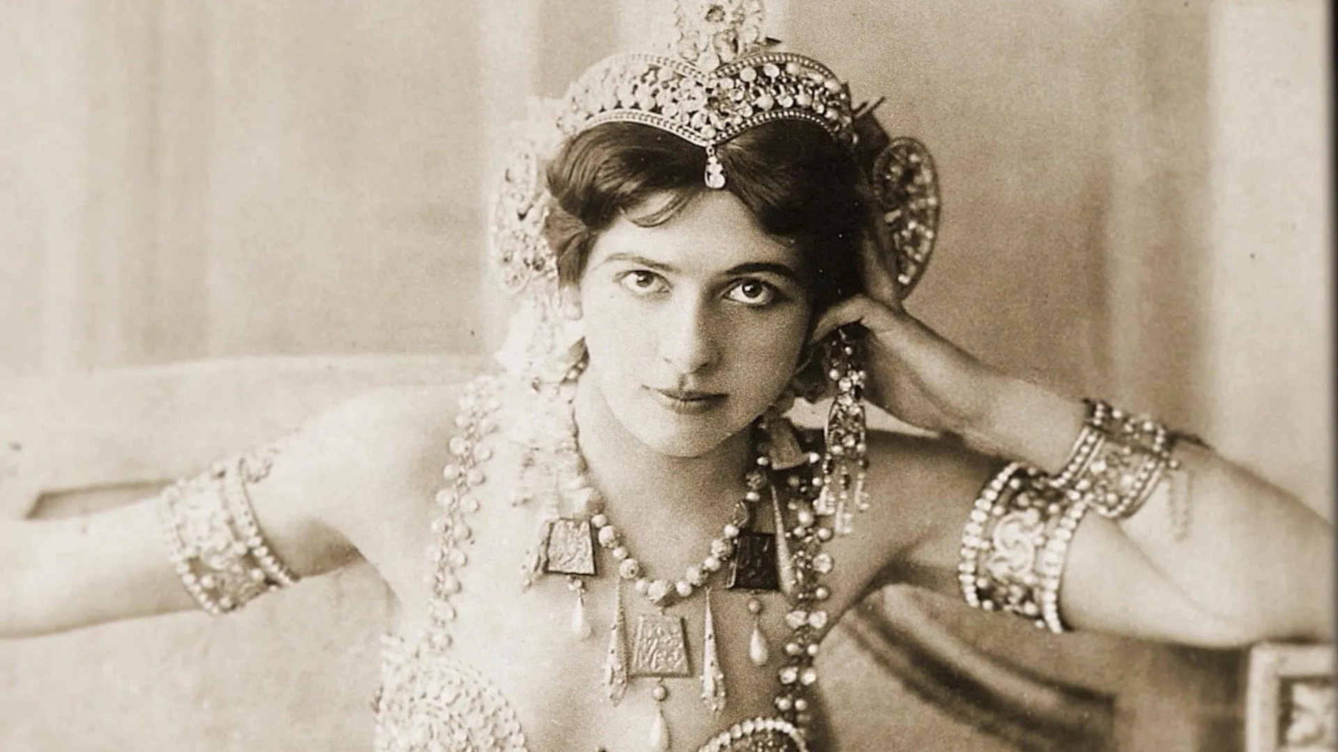 Mata Hari - The Beautiful Spy