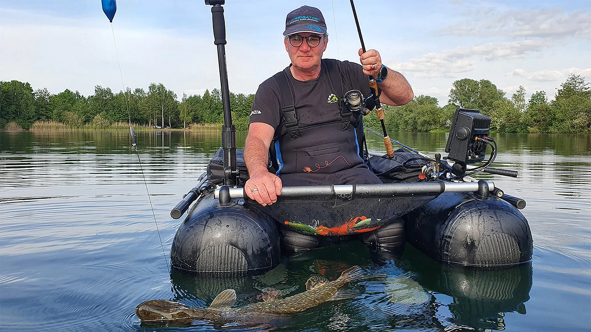 Belly-Boat Angeln am See Teil 2 - Mit Köderfisch auf Hecht