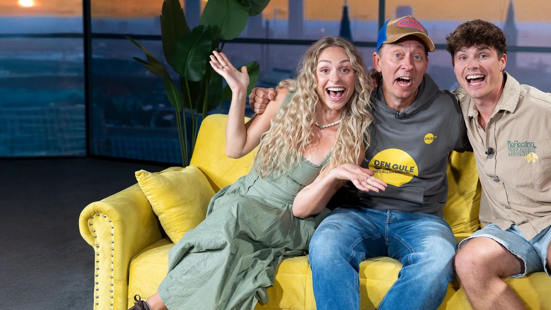 Den gule sofa med Allan Sindberg banner