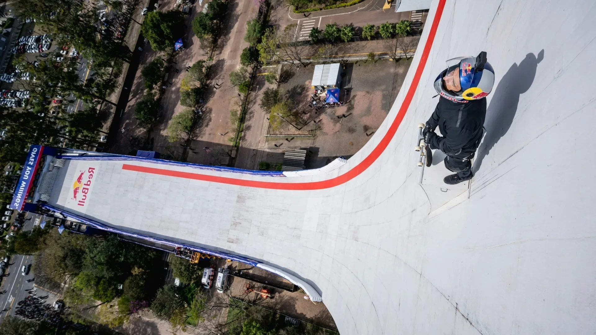 Red Bull Building Drop – Sandro Dias