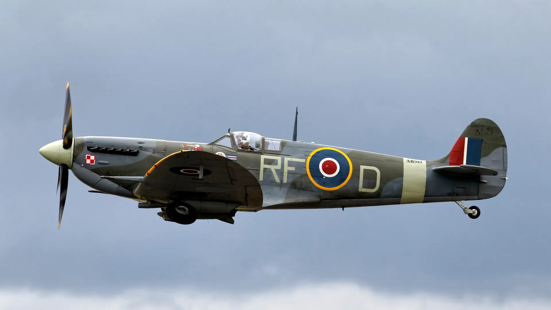 War In The Sky: The Story Of The Royal Air Force