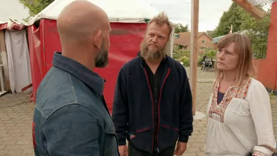 Med kniven for struben